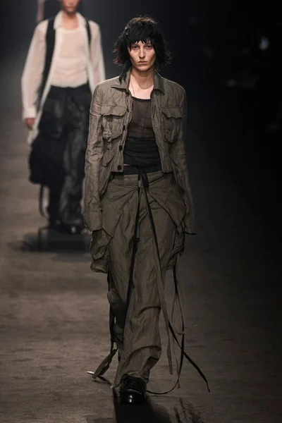 Look 28